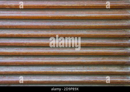 Gros plan, texture des lamelles en bois parallèle. Comme élément de décor intérieur et de ventilation. Banque D'Images