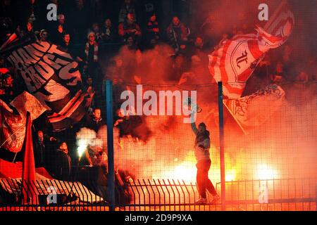 Liberec, République tchèque. 28 novembre 2013. La Ligue européenne de football, FC Slovan Liberec contre SC Freiburg, 1:2, Liberec, République Tchèque, le jeudi 28 novembre 2013. Fans de SC Freiburg pendant l'UEFA Europa League. /PSPA/Slavek Ruta *** Légende locale Credit: Slavek Ruta/ZUMA Wire/Alamy Live News Banque D'Images