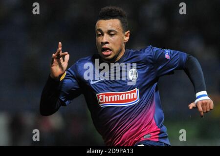 Liberec, République tchèque. 28 novembre 2013. La Ligue européenne de football, FC Slovan Liberec contre SC Freiburg, 1:2, Liberec, République Tchèque, le jeudi 28 novembre 2013. Francis Coquelin de SC Freiburg pendant la Ligue Europa de l'UEFA. /PSPA/Slavek Ruta *** Légende locale Credit: Slavek Ruta/ZUMA Wire/Alamy Live News Banque D'Images