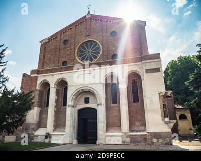 Padoue, Italie - août 17 2020 : Église de l'Eremitani façade extérieure à Padoue également appelée Église des Hermites ou Chiesa degli Eremitani Banque D'Images