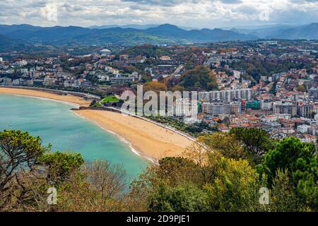 Vue aérienne de Saint-Sébastien, Espagne lors d'une belle journée d'automne Banque D'Images