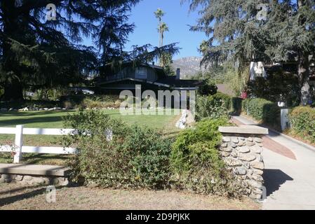 Altadena, Californie, Etats-Unis 4 novembre 2020 UNE vue générale de l'atmosphère de Poltergeist 2 House film lieu de tournage au 1589 Homewood Drive le 4 novembre 2020 à Altadena, Californie, Etats-Unis. Photo par Barry King/Alay stock photo Banque D'Images