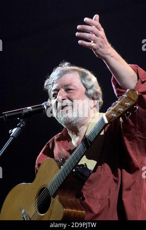 Brescia(BS),Italie,JNovember 10,concert en direct du chanteur de folk italien Francesco Guccini, novembre 10,2007 à Brescia, Italie Banque D'Images