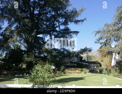 Altadena, Californie, Etats-Unis 4 novembre 2020 UNE vue générale de l'atmosphère de Poltergeist 2 House film lieu de tournage au 1589 Homewood Drive le 4 novembre 2020 à Altadena, Californie, Etats-Unis. Photo par Barry King/Alay stock photo Banque D'Images