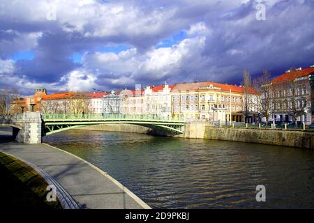 Les rives de l'Elbe à Hradec Kralove, République tchèque Banque D'Images