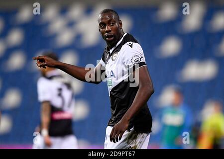 Reggio Emilia, Italie - 06 novembre, 2020: Stefano Okaka de Udinese Calcio gestes pendant la Serie UN match de football entre US Sassuolo et Udinese Calcio. Le match s'est terminé par 0-0 ficelage. Credit: Nicolò Campo/Alay Live News Banque D'Images