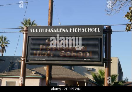 South Pasadena, Californie, États-Unis 4 novembre 2020 UNE vue générale de l'atmosphère de South Pasadena High School où le film d'Halloween de John Carpenter a tourné sur place au 1401 Fremont Street le 4 novembre 2020 à South Pasadena, Californie, États-Unis. Photo par Barry King/Alay stock photo Banque D'Images