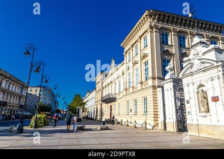 Grands bâtiments et porte de l'Université de Varsovie à Krakowskie Przedmieście , Varsovie, Pologne Banque D'Images