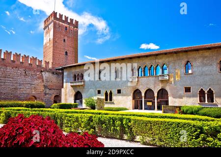 Castelvecchio Castello Scaligero célèbres murs et pont point de repère sur la rivière Adige à Vérone, région de Vénétie de l'Italie Banque D'Images