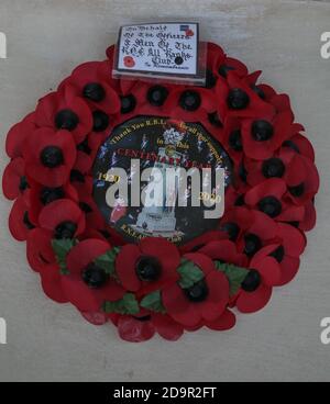 Londres Royaume-Uni 07 novembre 2020 des serments de coquelicot moyens sont laissés à Le Cenotaph avant le jour du souvenir demain dimanche 8 novembre Paul Quezada-Neiman/Alamy Live News Banque D'Images