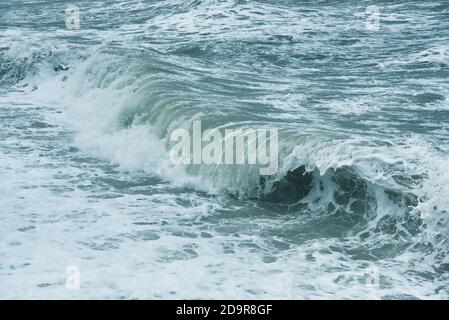 Vague de la Manche, hiver, Royaume-Uni Banque D'Images