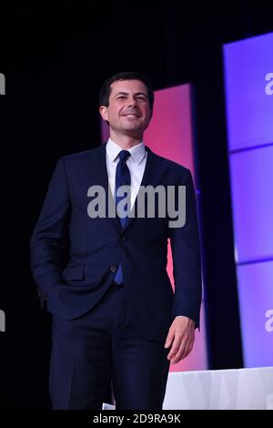 Pete Buttigieg, maire à espoir présidentiel démocratique, prononce un discours lors du second Step Criminal Justice Forum au Benedict College le 26 octobre 2019 à Columbia, en Caroline du Sud. Banque D'Images