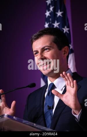 Pete Buttigieg, maire à espoir présidentiel démocratique, prononce un discours lors du second Step Criminal Justice Forum au Benedict College le 26 octobre 2019 à Columbia, en Caroline du Sud. Banque D'Images