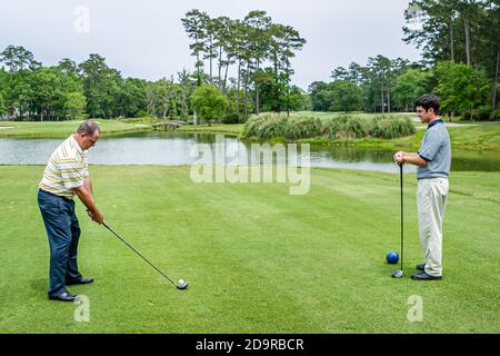 Louisiana Northshore,Mandeville,beau Chene Country Club parcours de golf les golfeurs jouent t,homme hommes amis, Banque D'Images