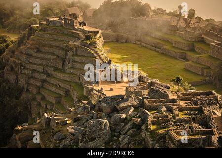 Lever du soleil aube tôt le matin aux ruines de Machu Picchu, Pérou Banque D'Images