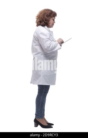 vue latérale. femme médecin utilisant une tablette numérique Banque D'Images