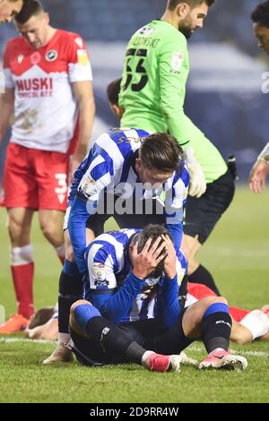 SHEFFIELD, ANGLETERRE. 7 NOVEMBRE Callum Paterson de Sheffield mercredi après avoir affronté des têtes avec Shaun Hutchinson de Millwall lors du match de championnat Sky Bet entre Sheffield mercredi et Millwall à Hillsborough, Sheffield, le samedi 7 novembre 2020. (Credit: Pat Scaasi| MI News) Credit: MI News & Sport /Alay Live News Banque D'Images