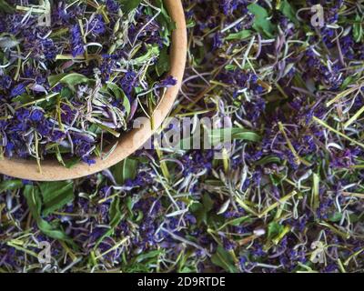 Thé Koporye - feuilles, tiges et fleurs fermentées Chamerion. Vue de dessus. Banque D'Images