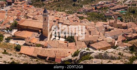 Vue aérienne du village de Castellote depuis le château de Teruel, Espagne Banque D'Images