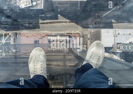 Vue spectaculaire depuis le balcon en verre au sommet de La tour Willis Banque D'Images