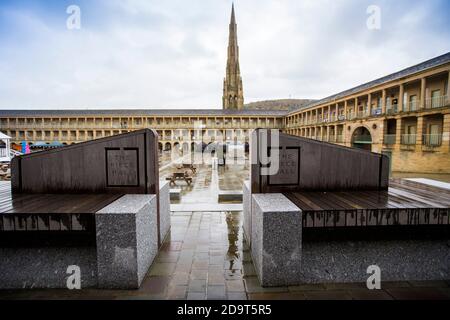 The Piece Hall, Halifax, West Yorkshire, Royaume-Uni Banque D'Images