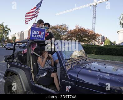 Washington, États-Unis. 07th nov. 2020. Les célébrations ont lieu alors que les organismes de presse appellent l'élection présidentielle de Joe Biden à Washington, DC, le samedi 7 novembre 2020. Aucune concession de la part du président Trump n’est attendue prochainement. Photo de Ken Cedeno/UPI. Crédit : UPI/Alay Live News Banque D'Images