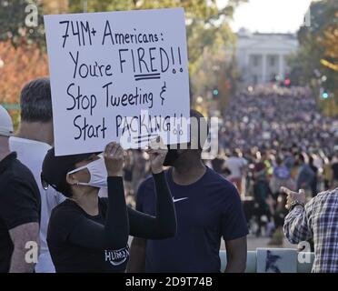 Washington, États-Unis. 07th nov. 2020. Les célébrations ont lieu alors que les organismes de presse appellent l'élection présidentielle de Joe Biden à Washington, DC, le samedi 7 novembre 2020. Aucune concession de la part du président Trump n’est attendue prochainement. Photo de Ken Cedeno/UPI. Crédit : UPI/Alay Live News Banque D'Images