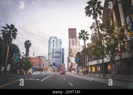 LOS ANGELES, CALIFORNIE - 10 MARS 2019 : rues de la ville de L.A., en couleurs de coucher de soleil Banque D'Images