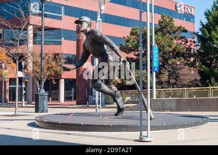 Statue de Roberto Clemente sur Federal Street à l'extérieur du parc PNC, Pittsburgh, Pennsylvanie, États-Unis Banque D'Images