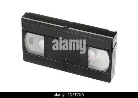 Cassette vidéo noire non étiquetée isolée sur fond blanc. Banque D'Images