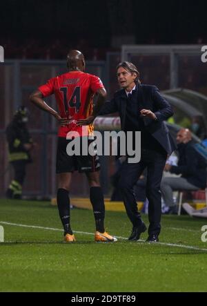 Benevento, Campanie, Italie. 7 novembre 2020. Pendant le match de football italien Serie A FC Benevento vs AC Spezia le 07 novembre 2020 au stade Vigorito à Benevento.in photo: mister Filippo insaghi crédit: Fabio Sasso/ZUMA Wire/Alay Live News Banque D'Images