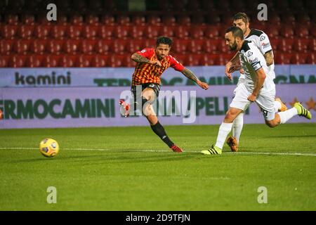 Benevento, Campanie, Italie. 7 novembre 2020. Pendant le match de football italien Serie A FC Benevento vs AC Spezia le 07 novembre 2020 au stade Vigorito à Benevento.in photo: Gianluca Lapadula - Benevento crédit: Fabio Sasso/ZUMA Wire/Alamy Live News Banque D'Images