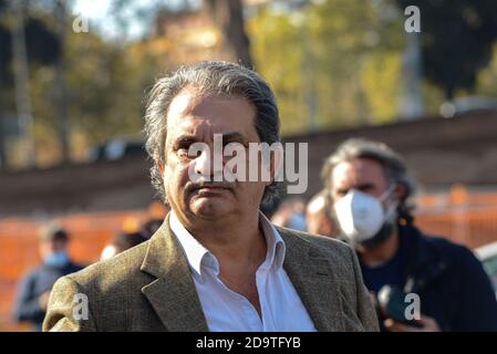 Roberto Fiore, Giuliano Castellino ed Antonio Pappalardo alla manifestement dei garet arancioni a Roma sur la Piazza Bocca della Verita Banque D'Images