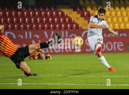 Benevento, Campanie, Italie. 7 novembre 2020. Pendant le match de football italien Serie A FC Benevento vs AC Spezia le 07 novembre 2020 au stade Vigorito à Benevento.in photo: Kevin Agueldo - Spezia crédit: Fabio Sasso/ZUMA Wire/Alay Live News Banque D'Images