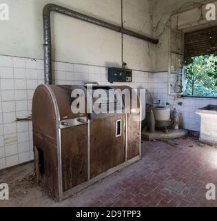 Machine à laver ancienne dans la buanderie de Casalegno Orphanage Banque D'Images