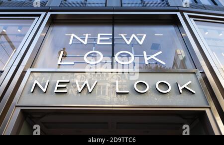 Londres / Royaume-Uni - 5 novembre 2020 - extérieur du magasin New look sur Oxford Street. New look est un détaillant de mode britannique avec une chaîne de haute de stre Banque D'Images