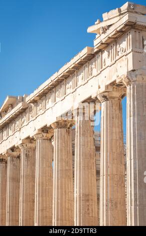 Vue de la Colonade du Parthénon en format vertical Banque D'Images