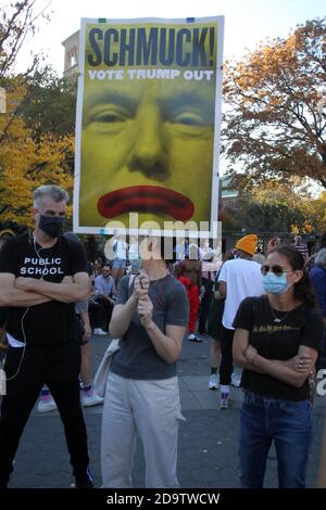 7 novembre 2020, New York, New York, Etats-Unis : les célébrations de la ville de New York avec la nouvelle de la victoire présidentielle de Biden/Harris. Fête du parc de Washington Square (photo de crédit : © Bruce Cotler/ZUMA Wire) Banque D'Images