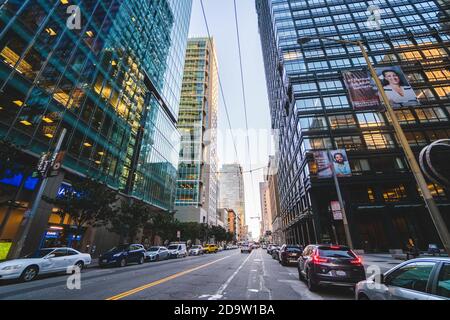 San Francisco, Californie, États-Unis - MARS 15 2019: Vue sur les rues de San Francisco près du quartier financier Banque D'Images