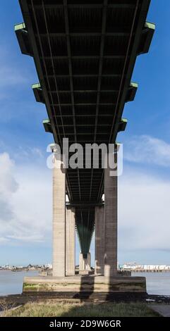 Sous le pont de Dartford, Royaume-Uni. Banque D'Images