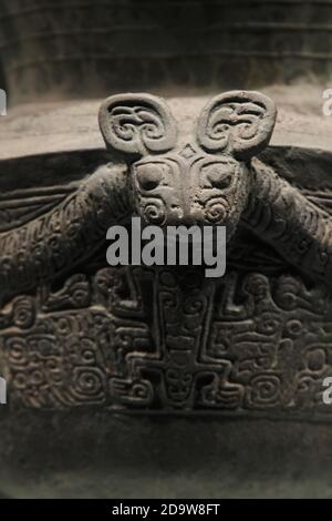 Bronzes exposés au Musée Sanxingdui, Guanghan, près de Chengdu, Sichuan, Chine Banque D'Images