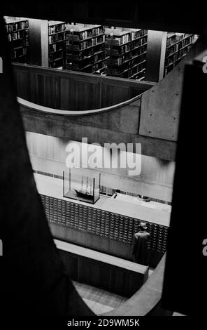 PHILLIPS EXETER ACADEMY LIBRARY (1965-1972) NEW HAMPSHIRE USA ARCHITECTE LOUIS.I.KHAN - ARCHITECTURE AMÉRICAINE - FILM D'ARGENT © F.BEAUMONT Banque D'Images