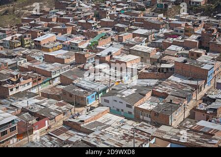 Altos de Cazucá, Soacha, Colombie, janvier 2013. Vue générale des maisons construites dans la commune à la périphérie de Bogota. Banque D'Images