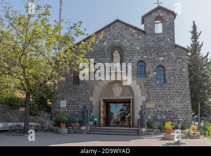 Petite église en pierre sur la colline de San Cristobal, Santiago, Chili Banque D'Images