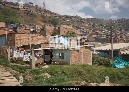 Altos de Cazucá, Soacha, Colombie, janvier 2013. Vue générale des maisons construites dans la commune à la périphérie de Bogota. Banque D'Images