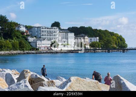 Sassnitz: hôtels Fürstenhof et Strandhotel, promenade de plage, Mer Baltique, Ostsee (Mer Baltique), Rügen Island, Mecklenburg-Vorpommern, Allemagne Banque D'Images