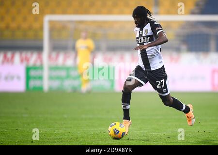Parme, Italie - 07 novembre 2020 : Gervais Lombe Yao Kouassi de Parme Calcio en action pendant la série UN match de football entre Parme Calcio et ACF Fiorentina. Le match s'est terminé par 0-0 ficelage. Credit: Nicolò Campo/Alay Live News Banque D'Images