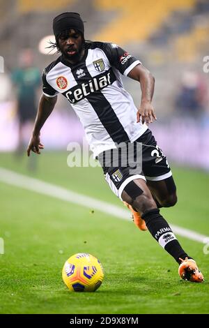 Parme, Italie - 07 novembre 2020 : Gervais Lombe Yao Kouassi de Parme Calcio en action pendant la série UN match de football entre Parme Calcio et ACF Fiorentina. Le match s'est terminé par 0-0 ficelage. Credit: Nicolò Campo/Alay Live News Banque D'Images