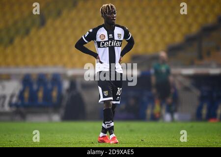 Parme, Italie. 07th nov. 2020. PARME, ITALIE - 07 novembre 2020: Yann Karamoh de Parme Calcio regarde pendant la série UN match de football entre Parme Calcio et ACF Fiorentina. Le match s'est terminé par 0-0 ficelage. (Photo de Nicolò Campo/Sipa USA) crédit: SIPA USA/Alay Live News Banque D'Images