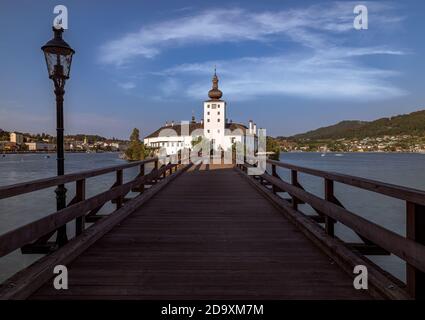 Europe Autriche Gmunden Schloss ort. Lac de Traunsee, monasteríy, église Banque D'Images